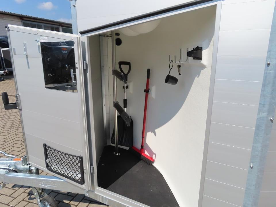 Böckmann Pferdeanhänger Champion Esprit Sattelkammer 100km/h - 말 트레일러 : 사진 4 Böckmann Pferdeanhänger Champion Esprit Sattelkammer 100km/h - 말 트레일러 : 사진 4