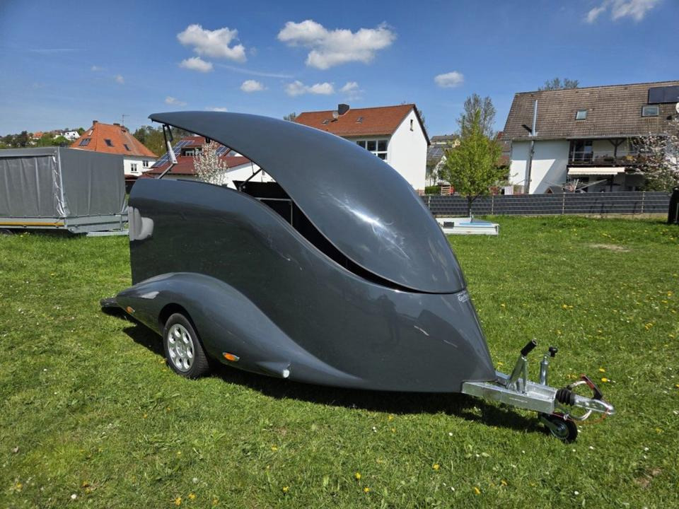 PKW Anhänger geschlossen Motorrad Mieten Leihen 1000kg 100km/h - 오토바이 트레일러 : 사진 2 PKW Anhänger geschlossen Motorrad Mieten Leihen 1000kg 100km/h - 오토바이 트레일러 : 사진 2