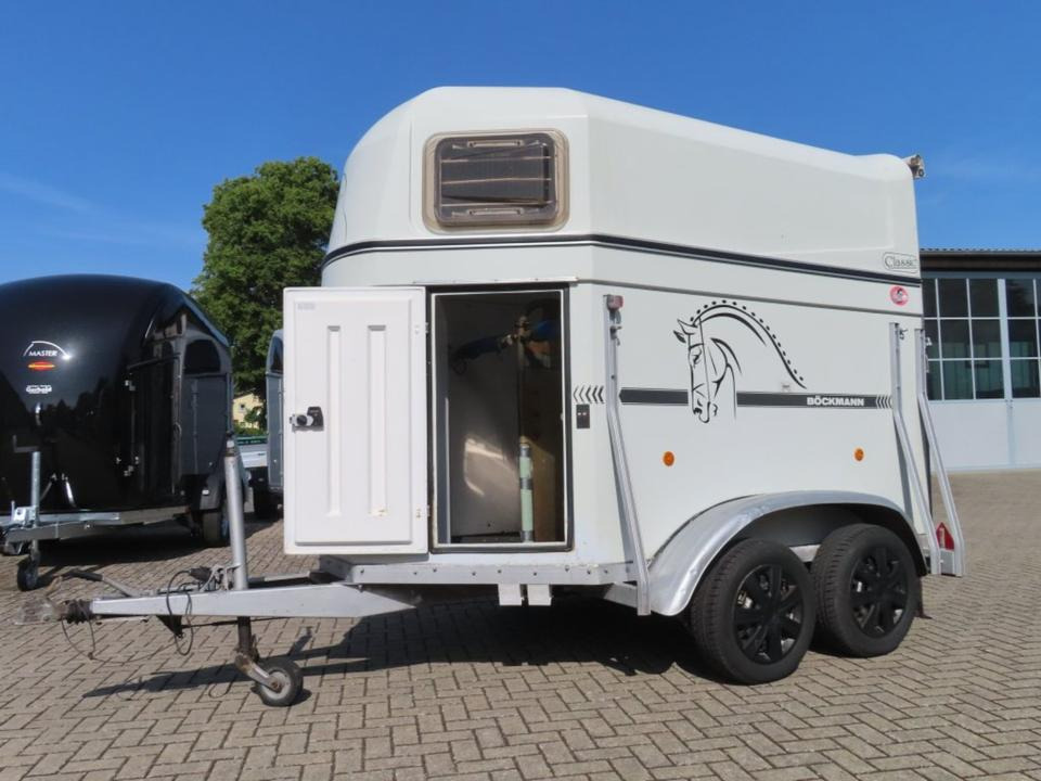 Pferdeanhänger Böckmann Classic Sattelkammer TÜV NEU - 말 트레일러 : 사진 1 Pferdeanhänger Böckmann Classic Sattelkammer TÜV NEU - 말 트레일러 : 사진 1