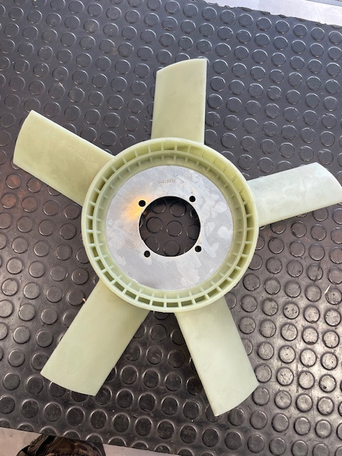 Deutz BF4M1013E/BF6M1013E 0420 3375 - 팬 건설기계 용 : 사진 1 Deutz BF4M1013E/BF6M1013E 0420 3375 - 팬 건설기계 용 : 사진 1