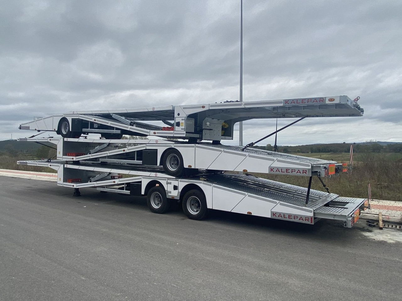 KALEPAR KLP119V4 4er-Autotransporter 1xAchse VDI - 자동 운반 장치 세미 트레일러 : 사진 3 KALEPAR KLP119V4 4er-Autotransporter 1xAchse VDI - 자동 운반 장치 세미 트레일러 : 사진 3