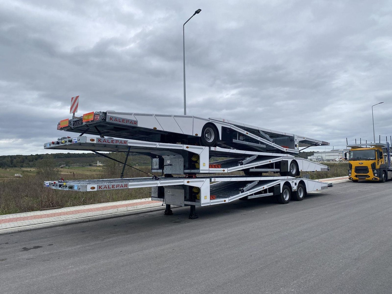 KALEPAR KLP228V4 4er-Autotransporter 2xAchse VDI - 자동 운반 장치 세미 트레일러 : 사진 4 KALEPAR KLP228V4 4er-Autotransporter 2xAchse VDI - 자동 운반 장치 세미 트레일러 : 사진 4