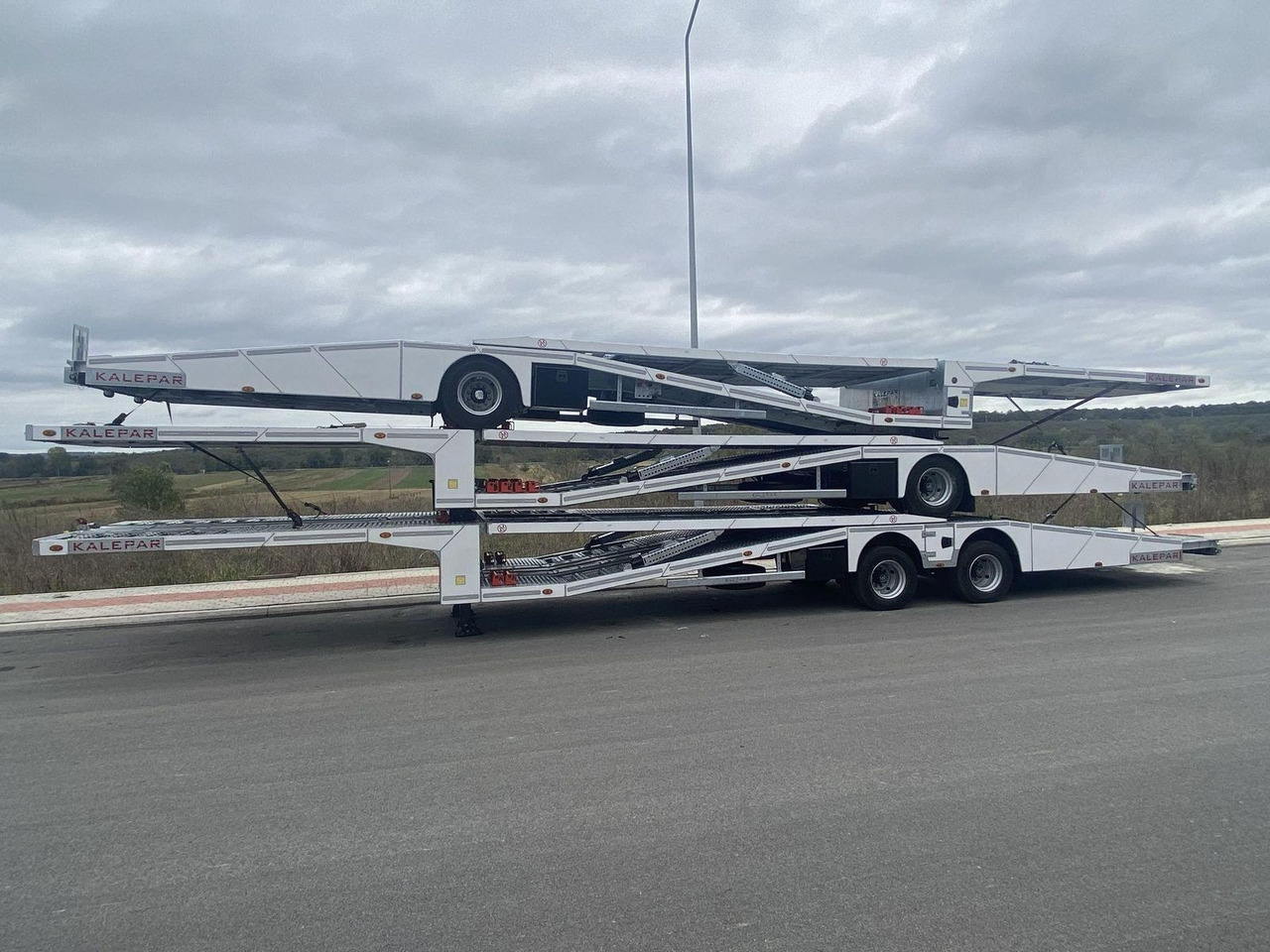 KALEPAR KLP228V4 4er-Autotransporter 2xAchse VDI - 자동 운반 장치 세미 트레일러 : 사진 5 KALEPAR KLP228V4 4er-Autotransporter 2xAchse VDI - 자동 운반 장치 세미 트레일러 : 사진 5