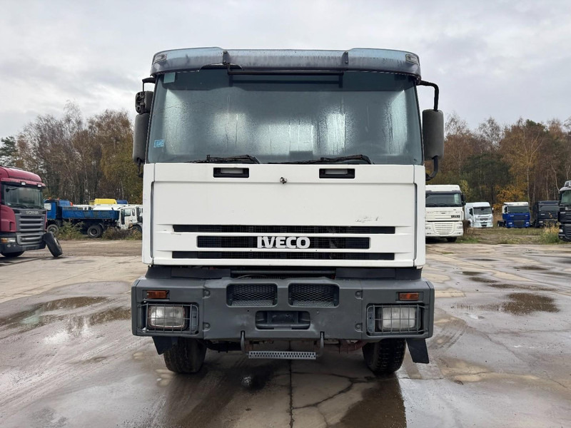 Iveco Eurotrakker 340 E 34 (GRAND PONT / LAMES / POMPE MANUELLE / BOITE MANUELLE / 12 ROUES) - 캡 새시 트럭 : 사진 2 Iveco Eurotrakker 340 E 34 (GRAND PONT / LAMES / POMPE MANUELLE / BOITE MANUELLE / 12 ROUES) - 캡 새시 트럭 : 사진 2