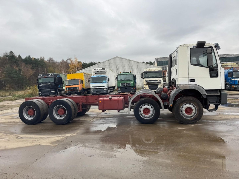 Iveco Eurotrakker 340 E 34 (GRAND PONT / LAMES / POMPE MANUELLE / BOITE MANUELLE / 12 ROUES) - 캡 새시 트럭 : 사진 4 Iveco Eurotrakker 340 E 34 (GRAND PONT / LAMES / POMPE MANUELLE / BOITE MANUELLE / 12 ROUES) - 캡 새시 트럭 : 사진 4