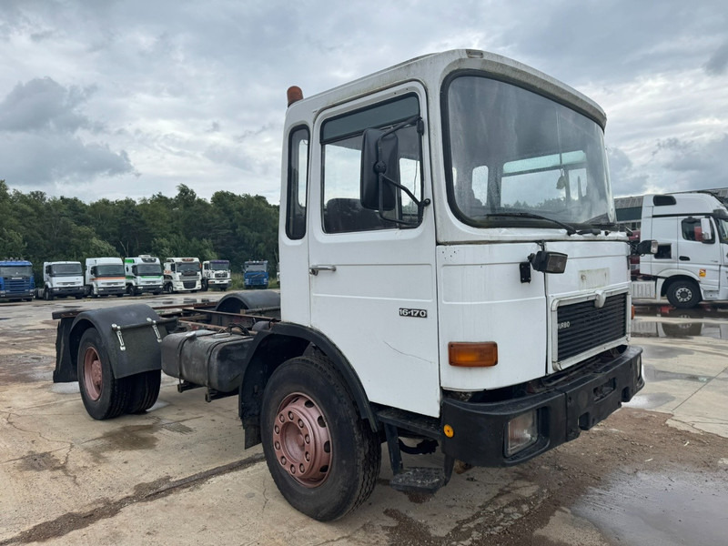 MAN 16.170 (BIG AXLE / STEEL SUSPENSION / 6 CYLINDER WITH MANUAL PUMP) - 트랙터 유닛 : 사진 3 MAN 16.170 (BIG AXLE / STEEL SUSPENSION / 6 CYLINDER WITH MANUAL PUMP) - 트랙터 유닛 : 사진 3