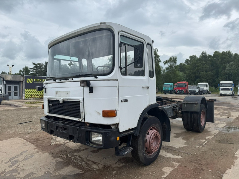 MAN 16.170 (BIG AXLE / STEEL SUSPENSION / 6 CYLINDER WITH MANUAL PUMP) - 트랙터 유닛 : 사진 1 MAN 16.170 (BIG AXLE / STEEL SUSPENSION / 6 CYLINDER WITH MANUAL PUMP) - 트랙터 유닛 : 사진 1