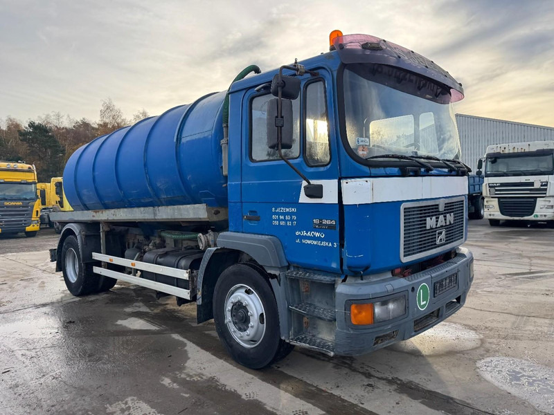 MAN 18.264 (12000 L / 6 CYLINDER / EURO 2 / MANUAL GEARBOX / BOITE MANUELLE) - 진공 흡입 트럭 : 사진 3 MAN 18.264 (12000 L / 6 CYLINDER / EURO 2 / MANUAL GEARBOX / BOITE MANUELLE) - 진공 흡입 트럭 : 사진 3