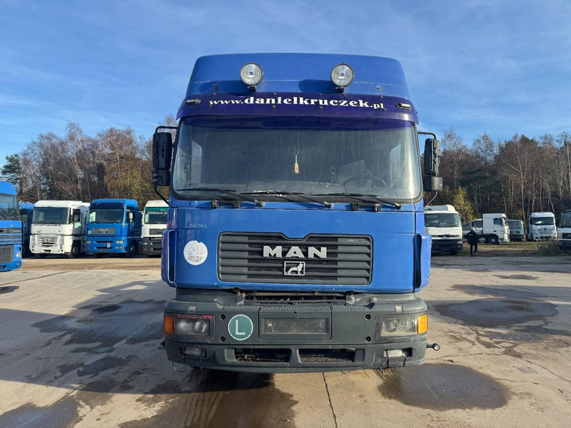 MAN 26.410 (BIG AXLE / 10 TIRES / 6X4 / 6 CYLINDER / MANUAL GEARBOX) - 캡 새시 트럭 : 사진 2 MAN 26.410 (BIG AXLE / 10 TIRES / 6X4 / 6 CYLINDER / MANUAL GEARBOX) - 캡 새시 트럭 : 사진 2