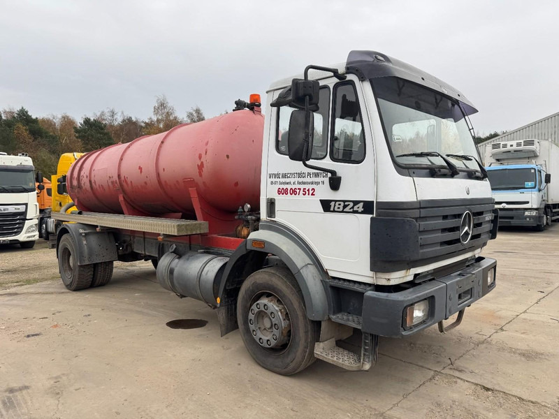 Mercedes-Benz SK 1824 (10.000 L / GRAND PONT / LAMES / V6 MOTEUR / PARFAIT ETAT) - 진공 흡입 트럭 : 사진 3 Mercedes-Benz SK 1824 (10.000 L / GRAND PONT / LAMES / V6 MOTEUR / PARFAIT ETAT) - 진공 흡입 트럭 : 사진 3