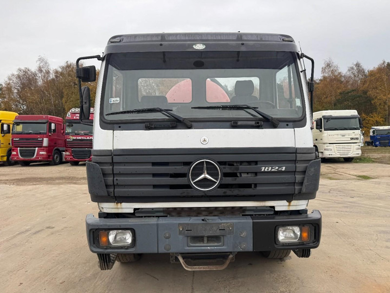 Mercedes-Benz SK 1824 (10.000 L / GRAND PONT / LAMES / V6 MOTEUR / PARFAIT ETAT) - 진공 흡입 트럭 : 사진 2 Mercedes-Benz SK 1824 (10.000 L / GRAND PONT / LAMES / V6 MOTEUR / PARFAIT ETAT) - 진공 흡입 트럭 : 사진 2