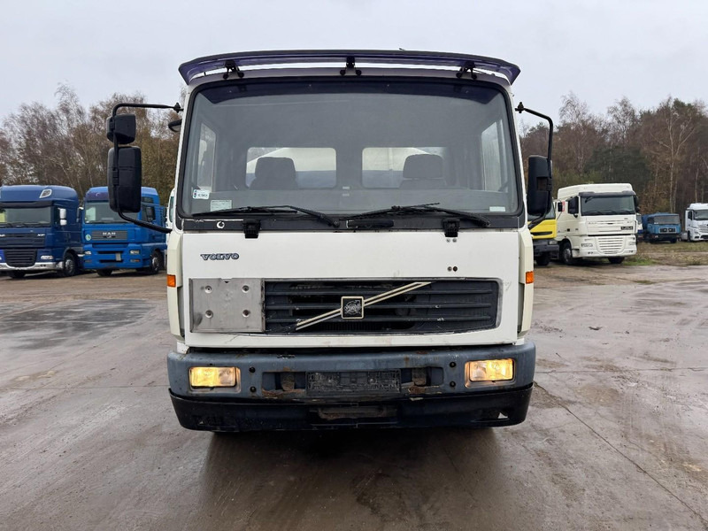 Volvo FL 6 - 220 (11000 L / 2 COMPARTMENTS / 18 TON / MANUAL GEARBOX / PERFECT) - 유조트럭 : 사진 2 Volvo FL 6 - 220 (11000 L / 2 COMPARTMENTS / 18 TON / MANUAL GEARBOX / PERFECT) - 유조트럭 : 사진 2