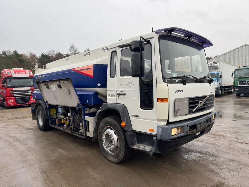 Volvo FL 6 - 220 (11000 L / 2 COMPARTMENTS / 18 TON / MANUAL GEARBOX / PERFECT) - 유조트럭 : 사진 3 Volvo FL 6 - 220 (11000 L / 2 COMPARTMENTS / 18 TON / MANUAL GEARBOX / PERFECT) - 유조트럭 : 사진 3