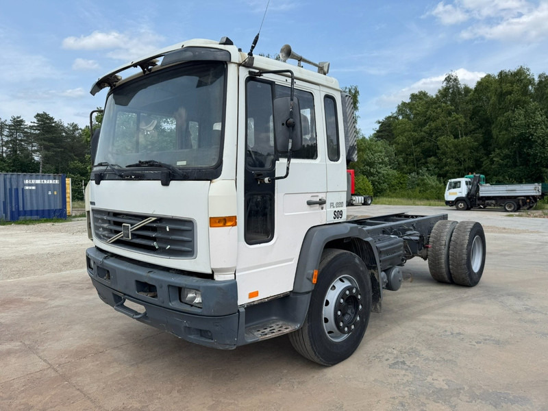 Volvo FL 6 - 220 (FULL STEEL SUSPENSION / MANUAL GEARBOX / PERFECT) - 캡 새시 트럭 : 사진 1 Volvo FL 6 - 220 (FULL STEEL SUSPENSION / MANUAL GEARBOX / PERFECT) - 캡 새시 트럭 : 사진 1