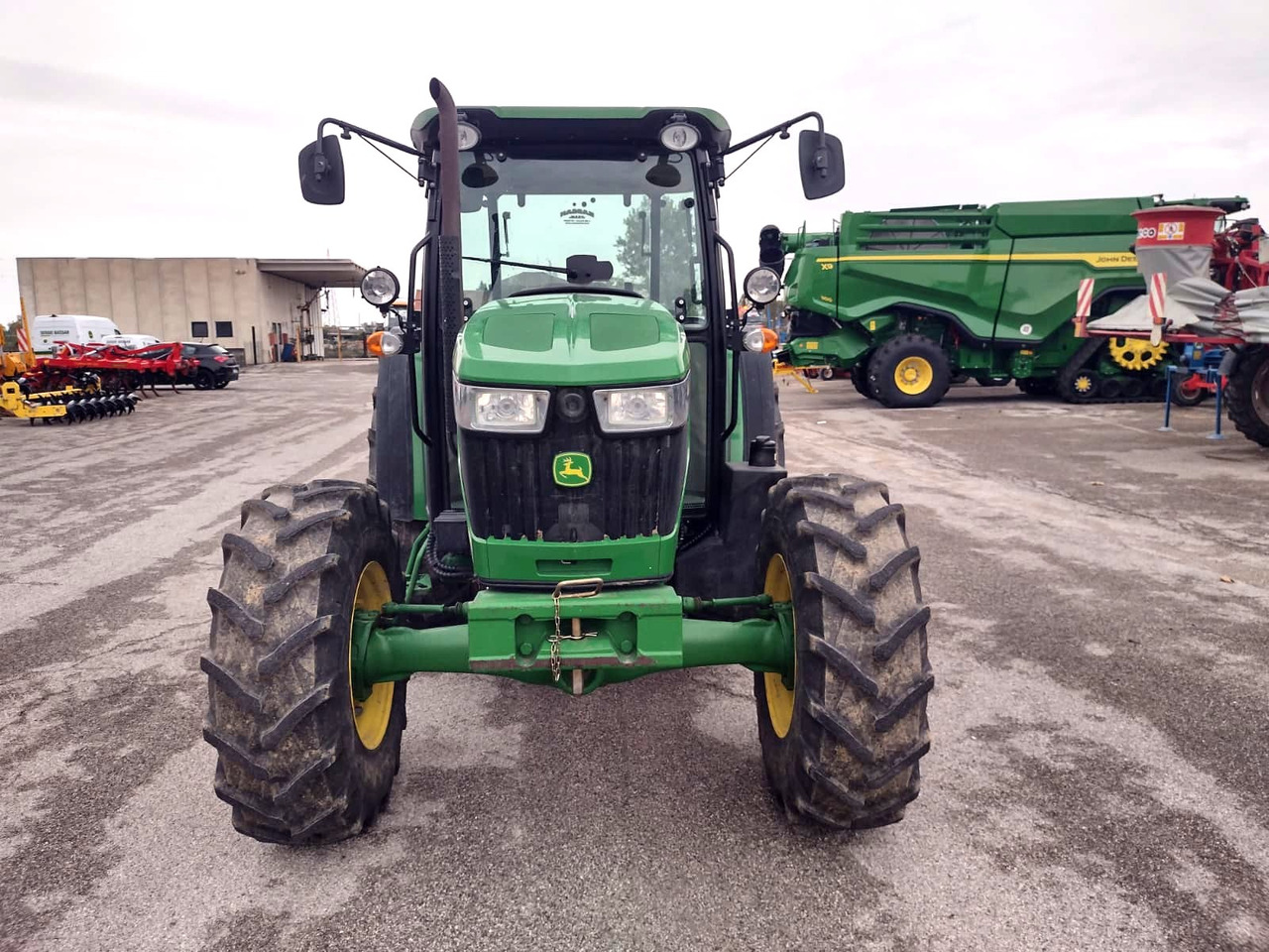 JOHN DEERE 5090 G - 장궤형 트랙터 : 사진 4 JOHN DEERE 5090 G - 장궤형 트랙터 : 사진 4