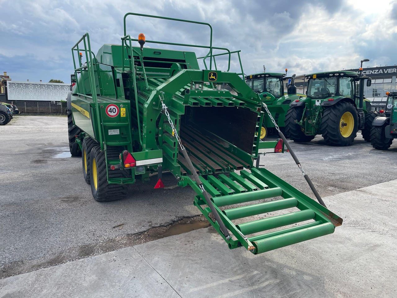 JOHN DEERE PRESSA L1534 - 정사각 베일러 : 사진 3 JOHN DEERE PRESSA L1534 - 정사각 베일러 : 사진 3