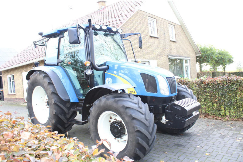 New Holland T5050 - 장궤형 트랙터 : 사진 2 New Holland T5050 - 장궤형 트랙터 : 사진 2