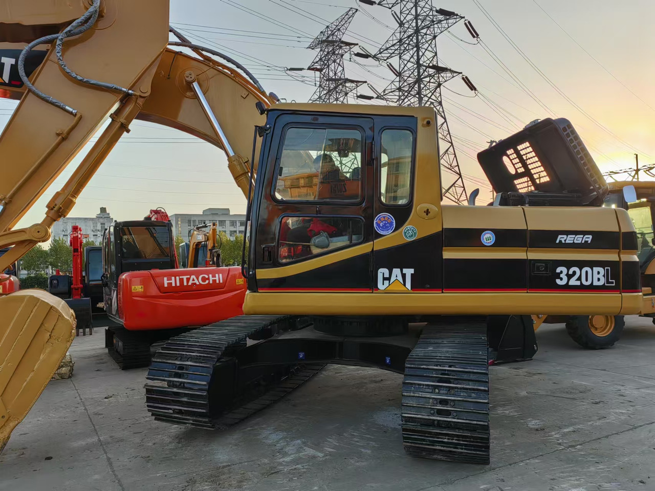CATERPILLAR 320b - 크롤러 굴삭기 : 사진 2 CATERPILLAR 320b - 크롤러 굴삭기 : 사진 2