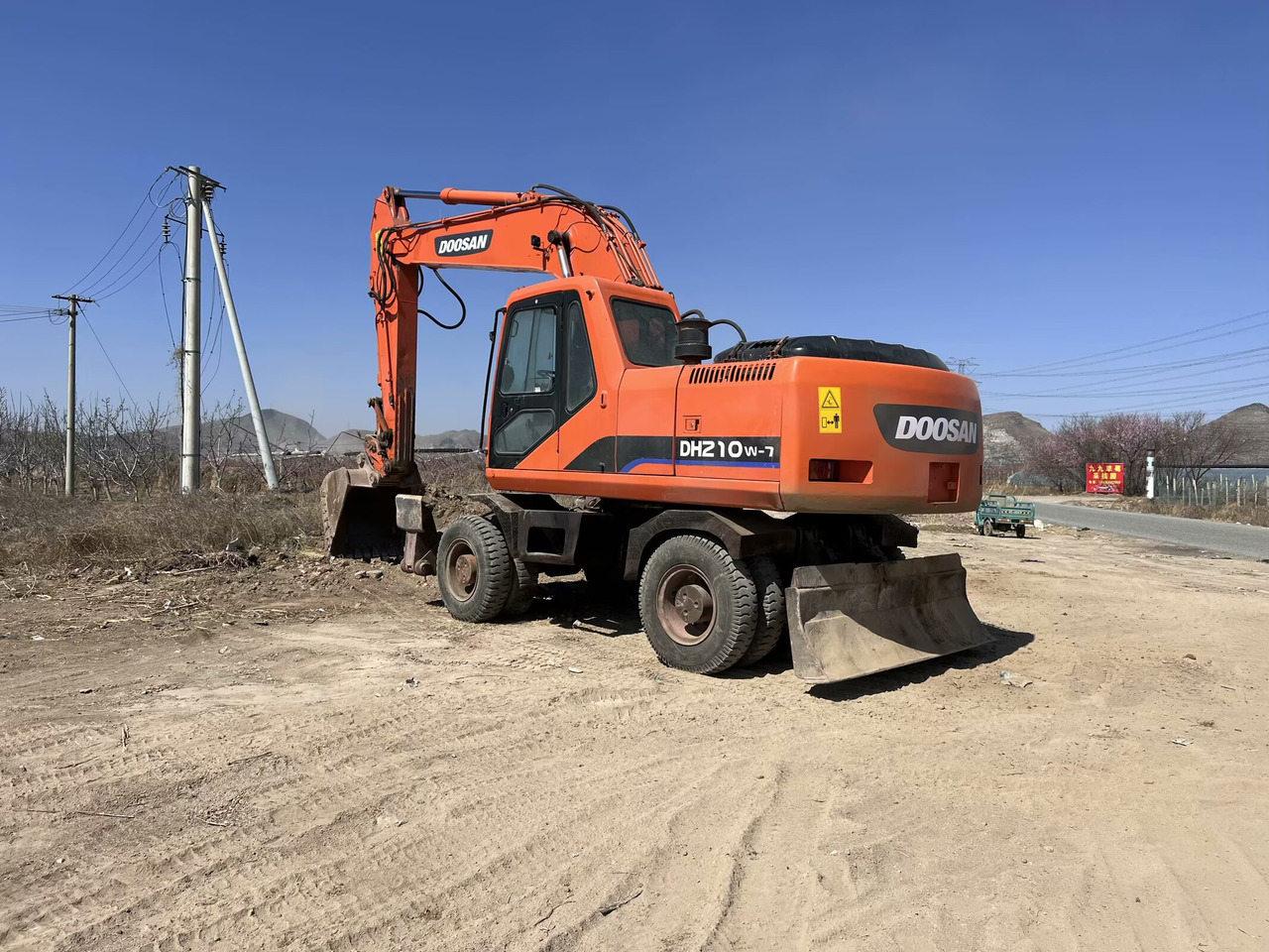 DOOSAN 210w - 휠 굴삭기 : 사진 3 DOOSAN 210w - 휠 굴삭기 : 사진 3