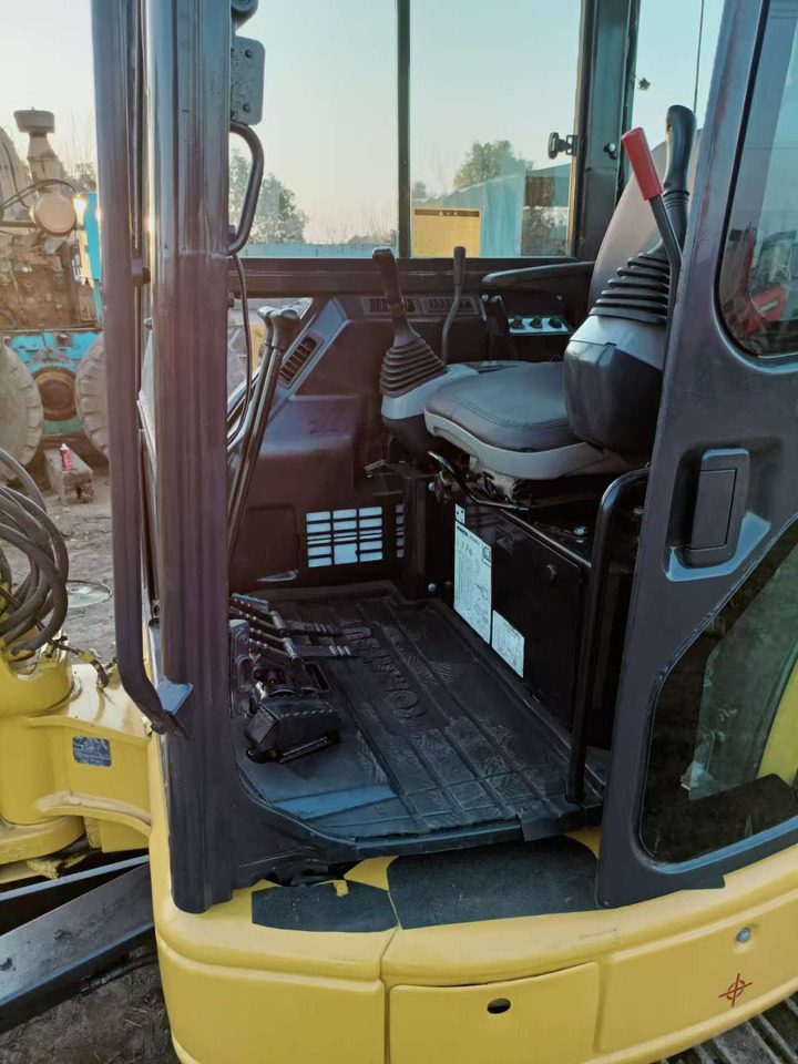KOMATSU PC35 - 미니 굴삭기 : 사진 2 KOMATSU PC35 - 미니 굴삭기 : 사진 2