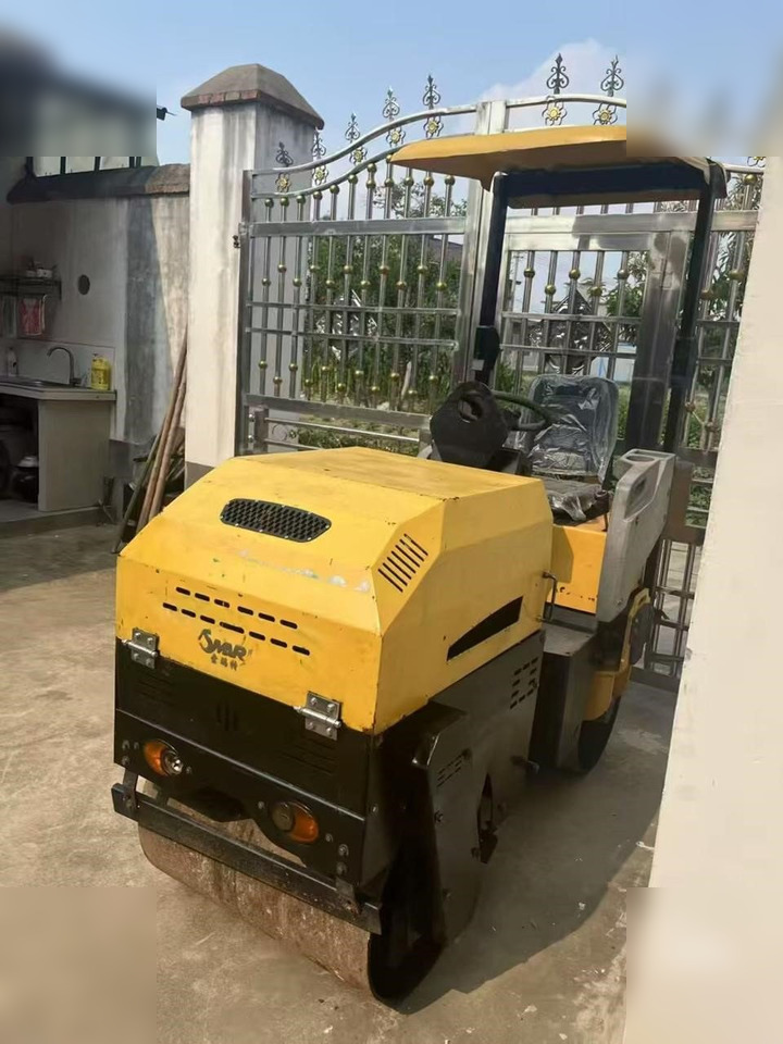 BOMAG BW80AD-3 - 롤러 : 사진 4 BOMAG BW80AD-3 - 롤러 : 사진 4