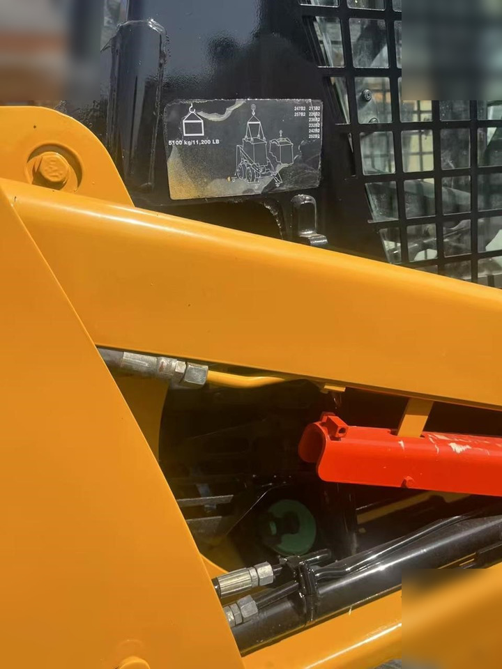CATERPILLAR 226B3 - 스키드 스티어 로더 : 사진 2 CATERPILLAR 226B3 - 스키드 스티어 로더 : 사진 2
