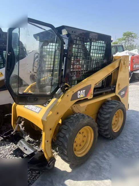 CATERPILLAR 226B3 - 스키드 스티어 로더 : 사진 1 CATERPILLAR 226B3 - 스키드 스티어 로더 : 사진 1