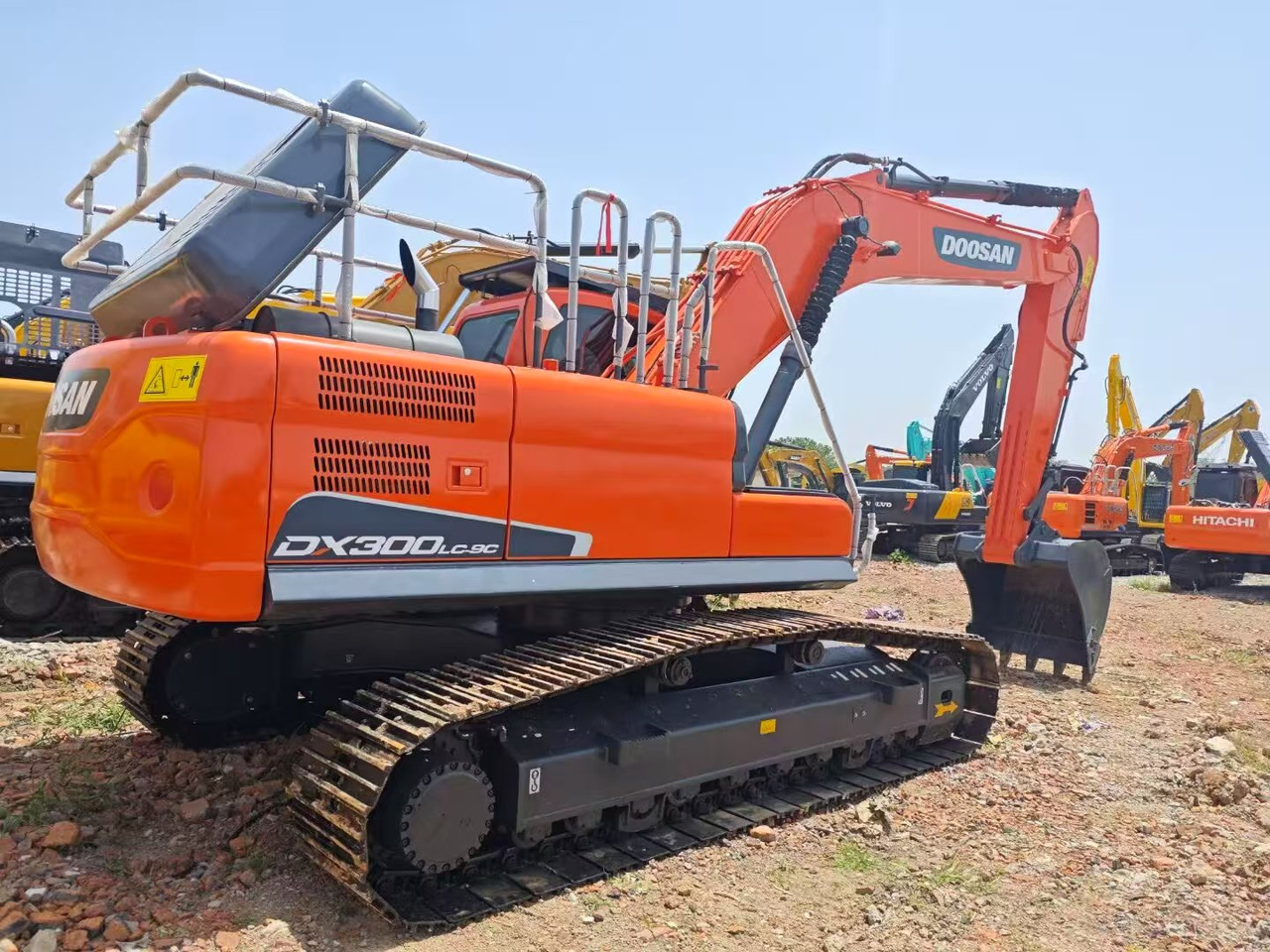 DOOSAN DX300 - 크롤러 굴삭기 : 사진 2 DOOSAN DX300 - 크롤러 굴삭기 : 사진 2