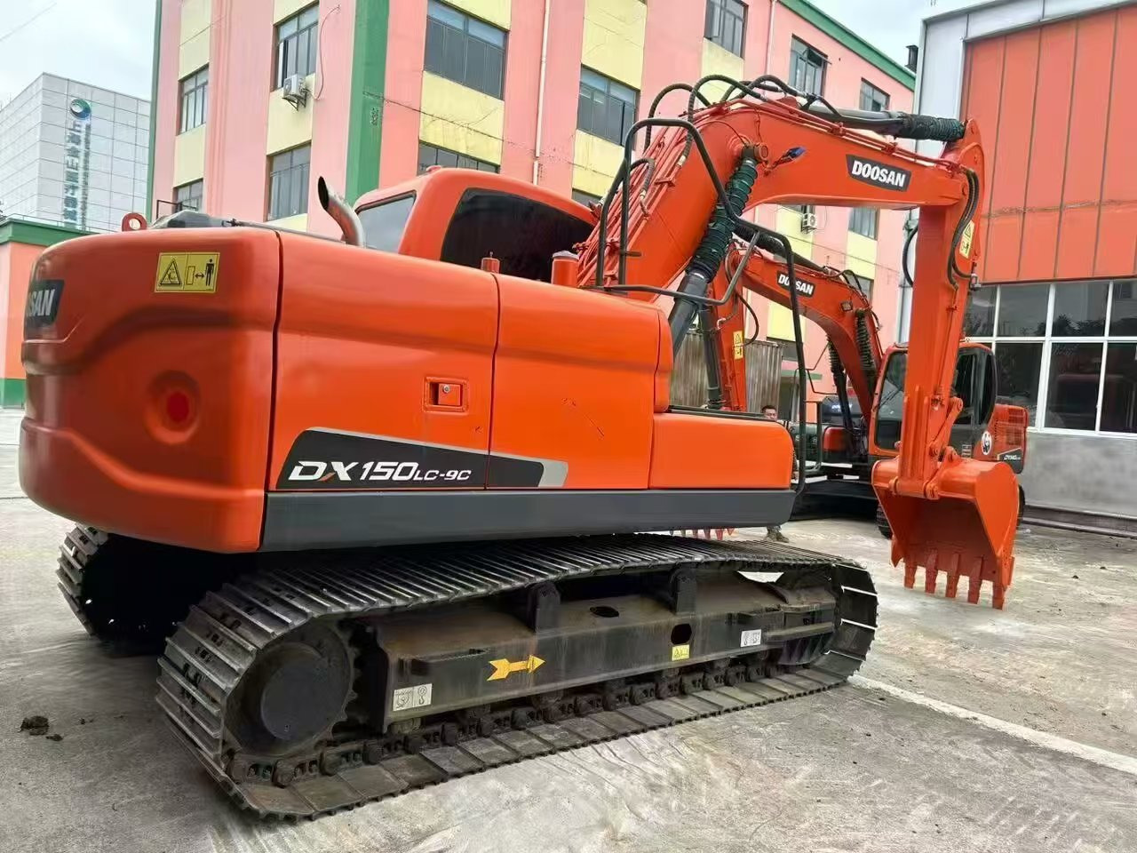 Doosan DX150 - 크롤러 굴삭기 : 사진 4 Doosan DX150 - 크롤러 굴삭기 : 사진 4