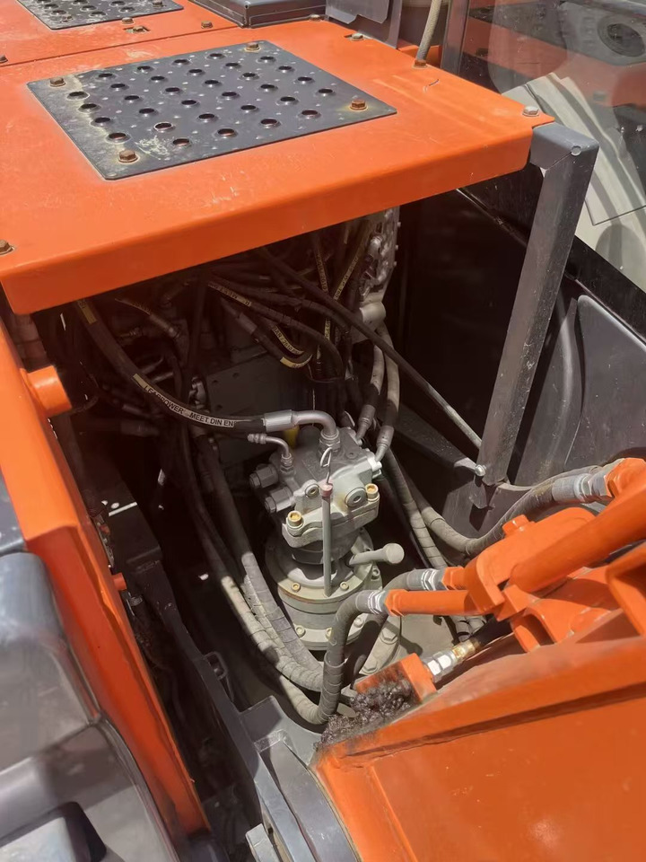 HITACHI ZX130 - 크롤러 굴삭기 : 사진 3 HITACHI ZX130 - 크롤러 굴삭기 : 사진 3