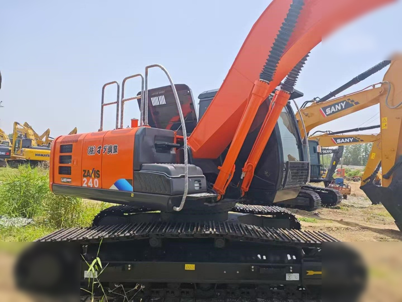 HITACHI ZX240 - 크롤러 굴삭기 : 사진 1 HITACHI ZX240 - 크롤러 굴삭기 : 사진 1