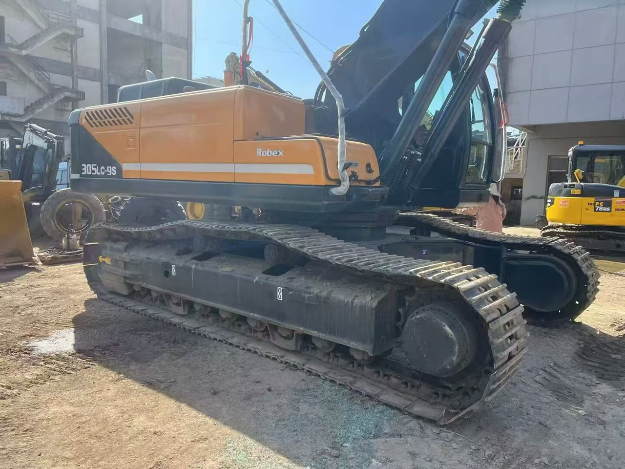 HYUNDAI R305-9 - 크롤러 굴삭기 : 사진 2 HYUNDAI R305-9 - 크롤러 굴삭기 : 사진 2