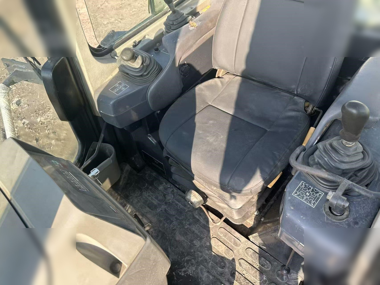 불도저 KOMATSU D85EX : 사진 13