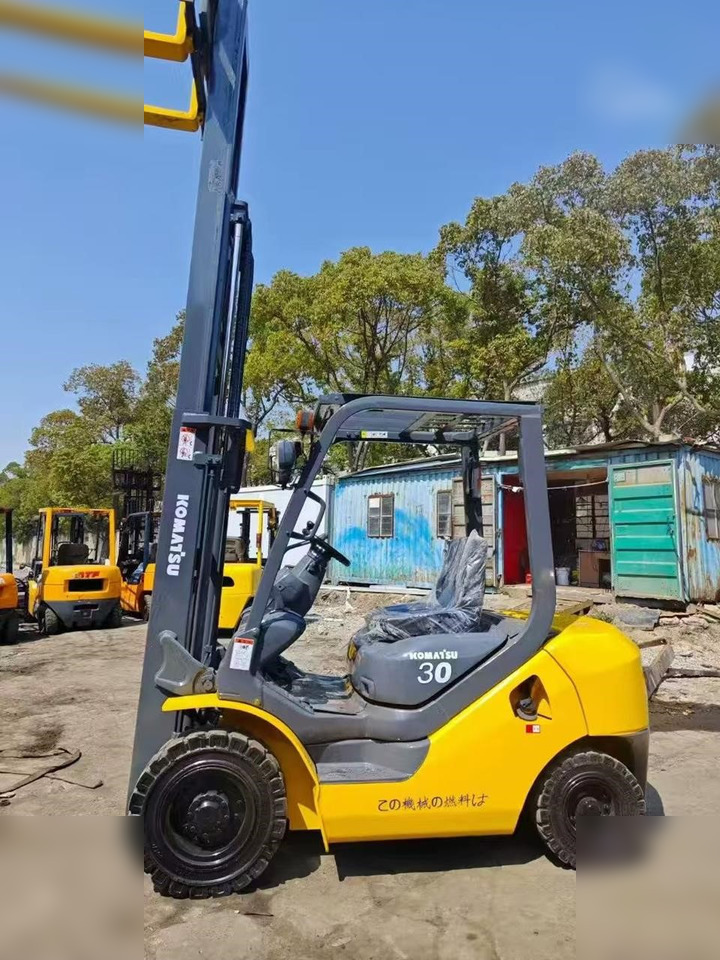 KOMATSU FD30-7 - LPG 지게차 : 사진 3 KOMATSU FD30-7 - LPG 지게차 : 사진 3