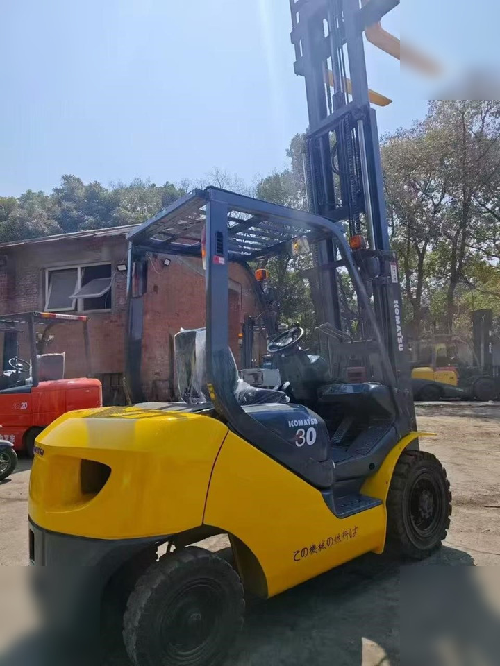 KOMATSU FD30-7 - LPG 지게차 : 사진 4 KOMATSU FD30-7 - LPG 지게차 : 사진 4