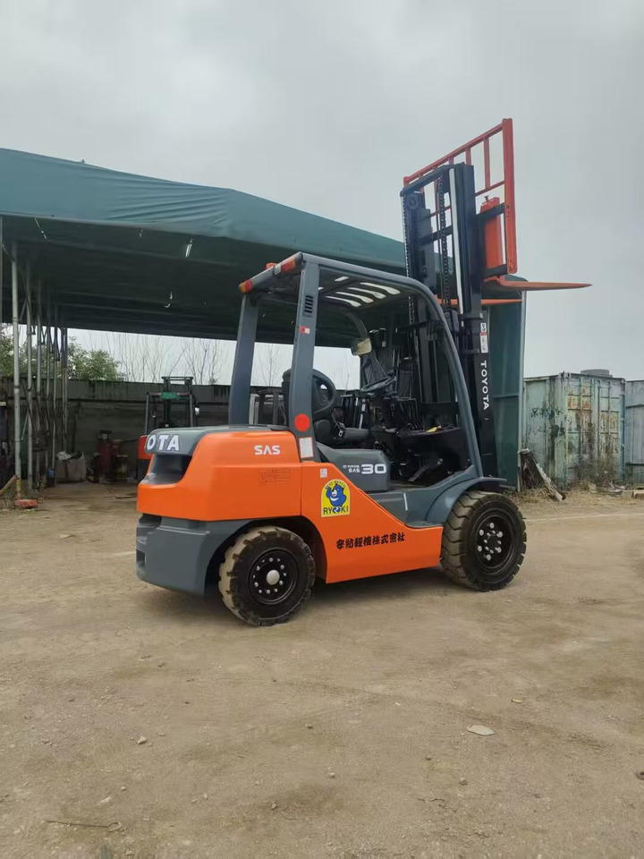 Toyata 3-ton - 수직 마스트 리프트 : 사진 5 Toyata 3-ton - 수직 마스트 리프트 : 사진 5