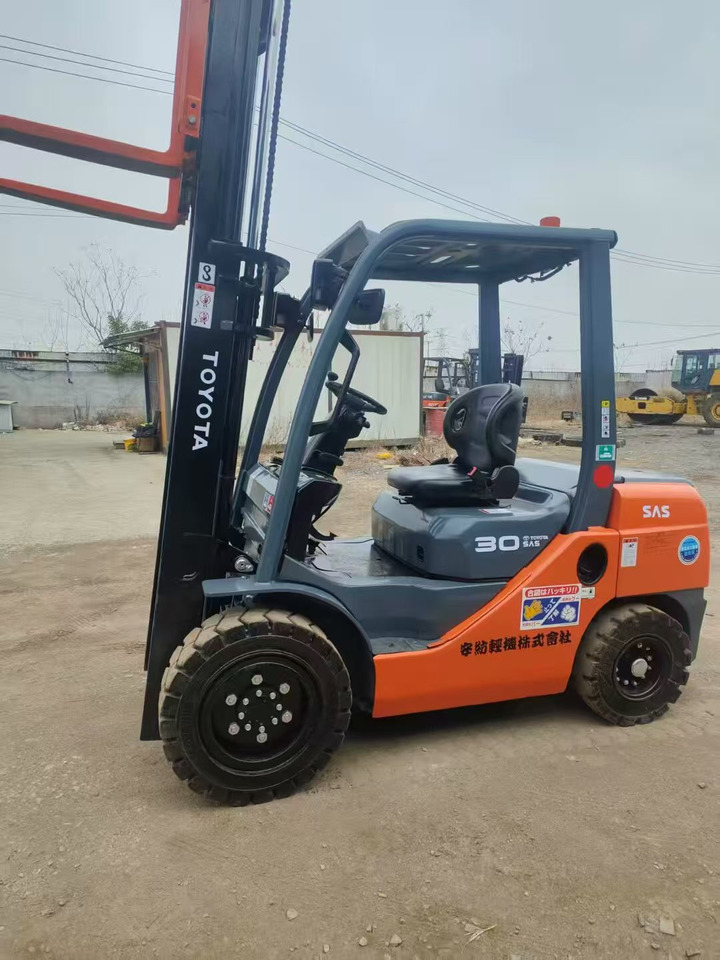 Toyata 3-ton - 수직 마스트 리프트 : 사진 3 Toyata 3-ton - 수직 마스트 리프트 : 사진 3