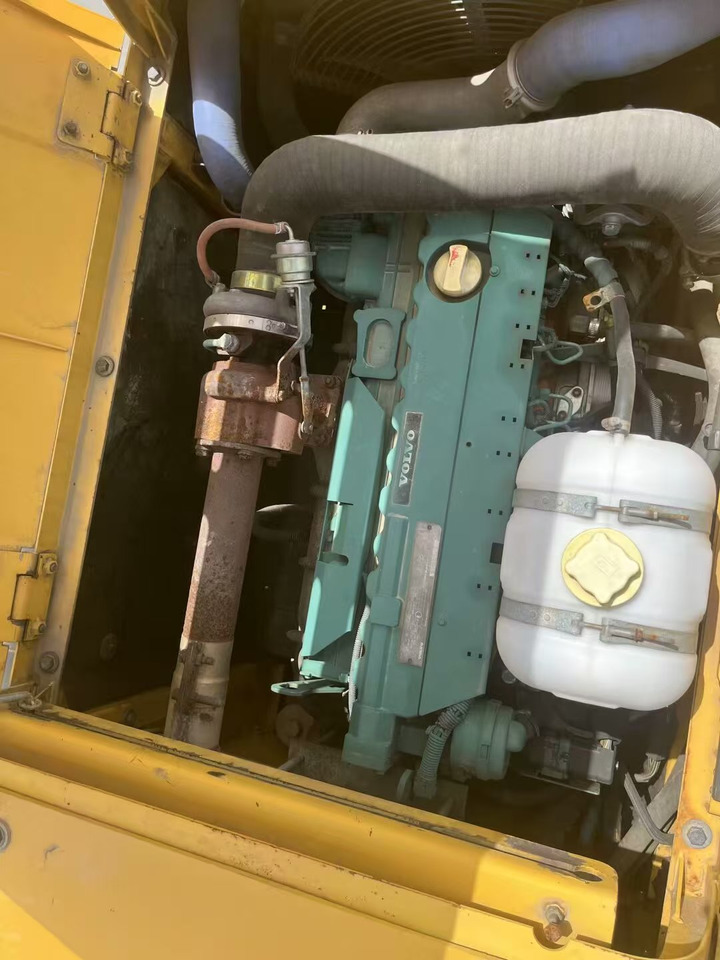 Volvo EC210 - 크롤러 굴삭기 : 사진 3 Volvo EC210 - 크롤러 굴삭기 : 사진 3