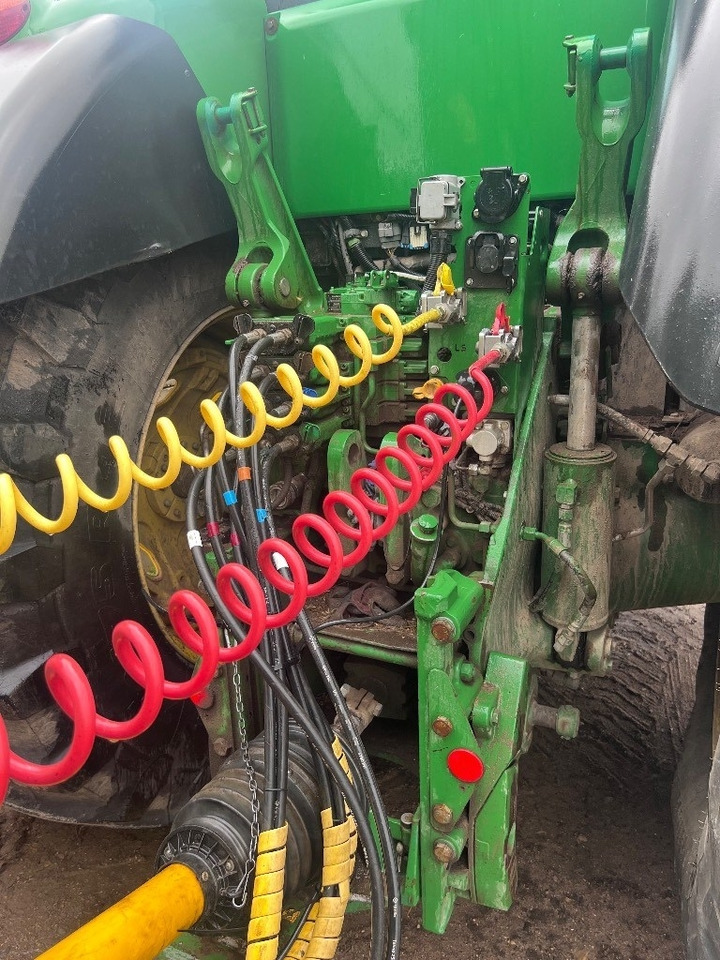 John Deere 8320R - 장궤형 트랙터 : 사진 3 John Deere 8320R - 장궤형 트랙터 : 사진 3