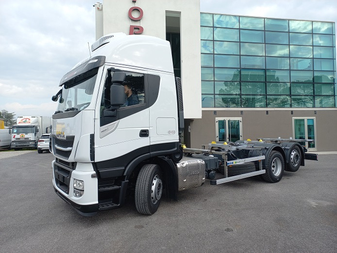 IVECO AS260S48 - 캡 새시 트럭 : 사진 3 IVECO AS260S48 - 캡 새시 트럭 : 사진 3