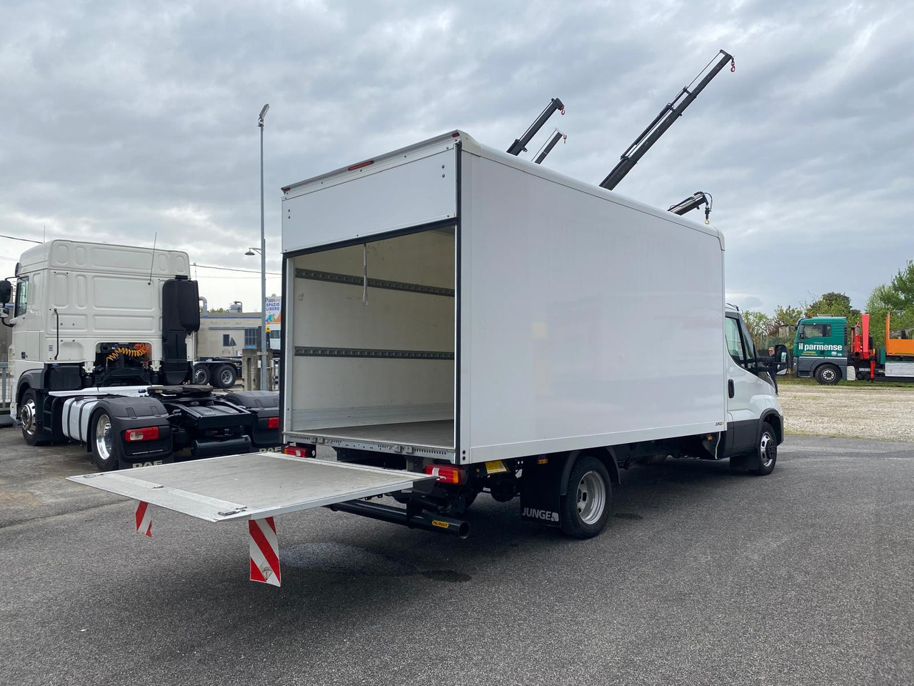 IVECO DAILY 35C16 - 패널 밴 : 사진 4 IVECO DAILY 35C16 - 패널 밴 : 사진 4