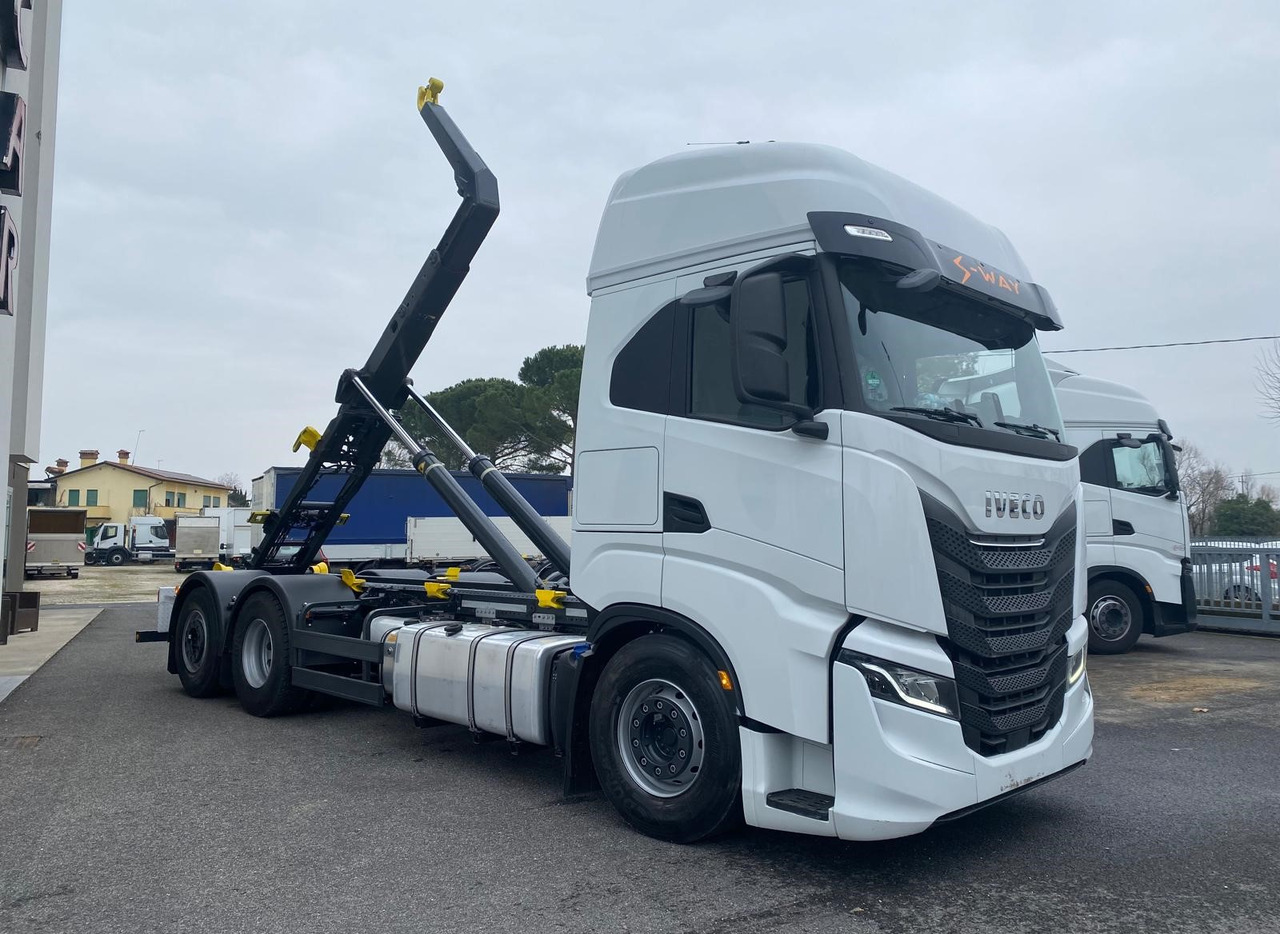 IVECO S-WAY AS260S48 - 트럭 : 사진 2 IVECO S-WAY AS260S48 - 트럭 : 사진 2