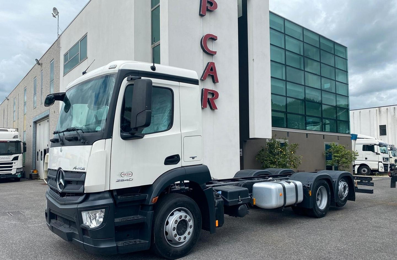 MERCEDES ANTOS 25.40 MOTRICE 3 ASSI TELAIO - 캡 새시 트럭 : 사진 1 MERCEDES ANTOS 25.40 MOTRICE 3 ASSI TELAIO - 캡 새시 트럭 : 사진 1
