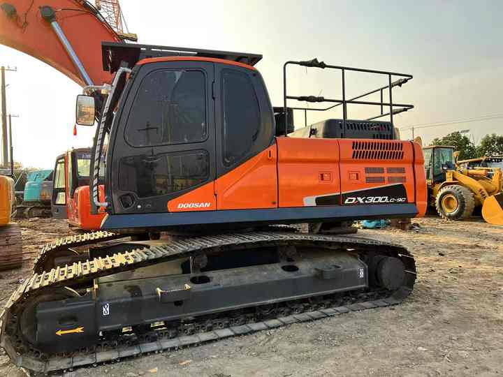 Doosan Construction Equipment Dx300 , Used Earth-moving Machine Doosan Excavator , Doosan Heavy Machines for Sale - 크롤러 굴삭기 : 사진 3 Doosan Construction Equipment Dx300 , Used Earth-moving Machine Doosan Excavator , Doosan Heavy Machines for Sale - 크롤러 굴삭기 : 사진 3