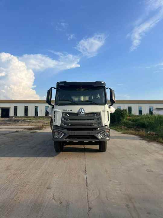 Good Performance Howo Brand 8*4 Dump Truck Used Howo 371 375 400 Horsepower 6*4 8*4 Wheels on Sale - 덤프트럭 : 사진 4 Good Performance Howo Brand 8*4 Dump Truck Used Howo 371 375 400 Horsepower 6*4 8*4 Wheels on Sale - 덤프트럭 : 사진 4