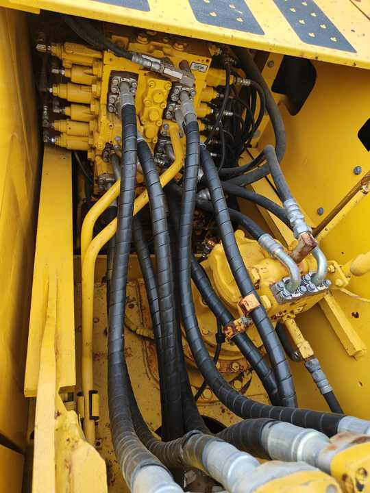 Komatsu PC 200 - 크롤러 굴삭기 : 사진 3 Komatsu PC 200 - 크롤러 굴삭기 : 사진 3