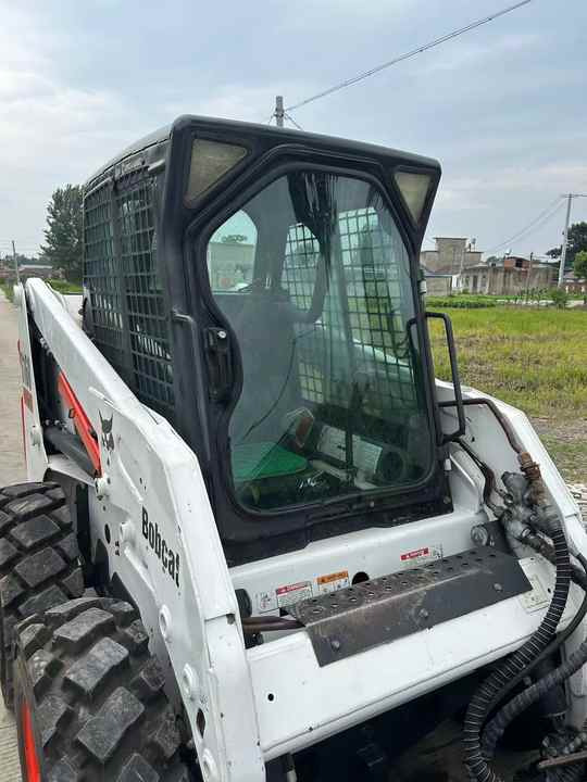 USED BOBCAT S160 Skid-steer Loader Bobcat S160 Carry Sweeper with Very Good Performance Is for Sale at a Low Price. - 스키드 스티어 로더 : 사진 3 USED BOBCAT S160 Skid-steer Loader Bobcat S160 Carry Sweeper with Very Good Performance Is for Sale at a Low Price. - 스키드 스티어 로더 : 사진 3