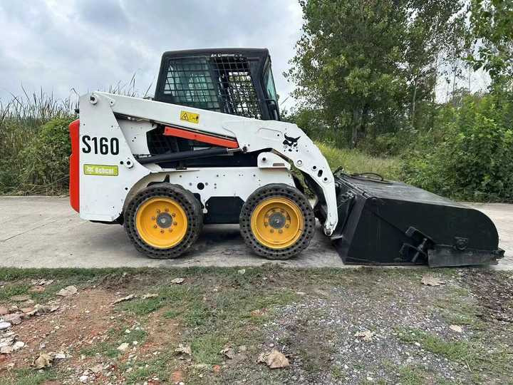 USED BOBCAT S160 Skid-steer Loader with Very Good Performance Is for Sale at a Low Price. - 스키드 스티어 로더 : 사진 3 USED BOBCAT S160 Skid-steer Loader with Very Good Performance Is for Sale at a Low Price. - 스키드 스티어 로더 : 사진 3