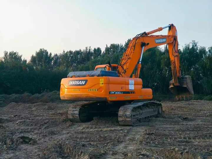 Used Doosan Dx300 2014 Model Excavator Second Hand Machine Popular Brand Korean Doosan Hydraulic Machinery - 크롤러 굴삭기 : 사진 4 Used Doosan Dx300 2014 Model Excavator Second Hand Machine Popular Brand Korean Doosan Hydraulic Machinery - 크롤러 굴삭기 : 사진 4