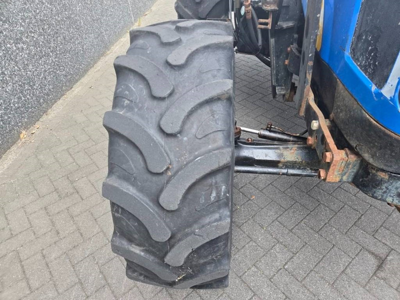 장궤형 트랙터 New Holland TL 90 A : 사진 19